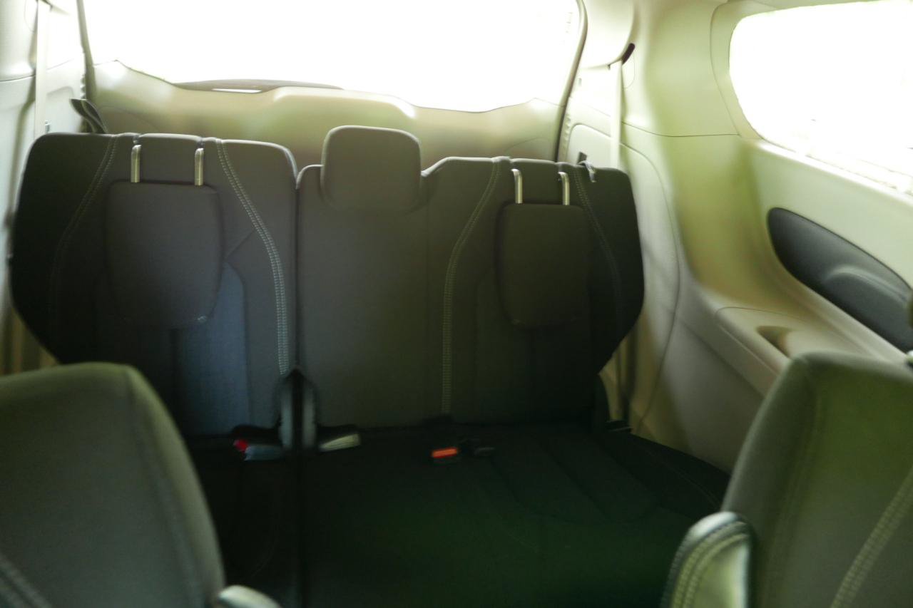 Used 2022 Chrysler Voyager LX FWD image 11