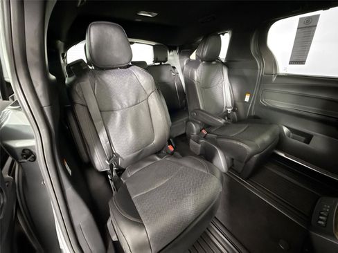 Certified 2025 Toyota Sienna Platinum image 43