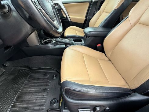 Used 2016 Toyota RAV4 Limited image 12