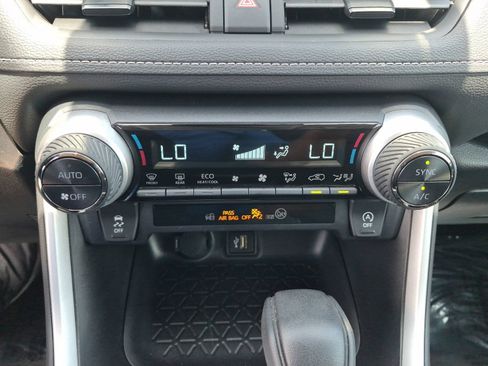 Used 2025 Toyota RAV4 XLE FWD image 18