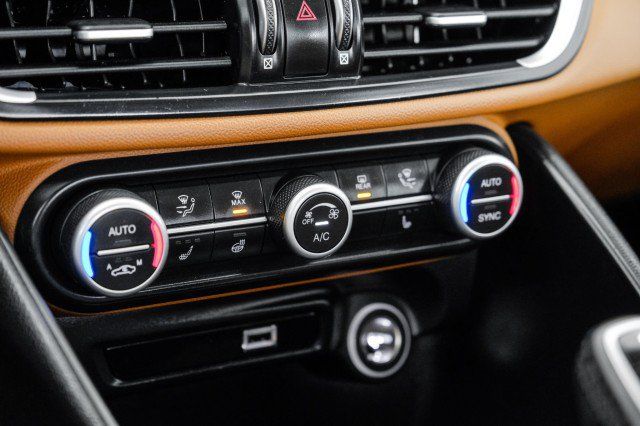 Used 2021 Alfa Romeo Giulia Ti AWD/4WD image 28