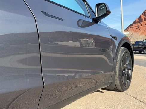 Used 2020 Tesla Model Y Long Range image 30