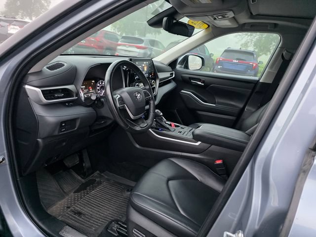 Used 2022 Toyota Highlander XLE AWD/4WD image 15