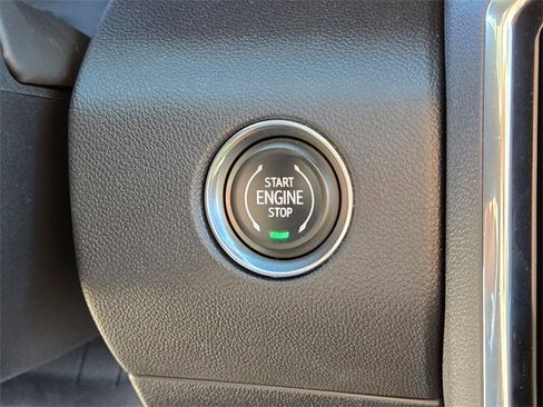 Used 2025 GMC Acadia Elevation image 33