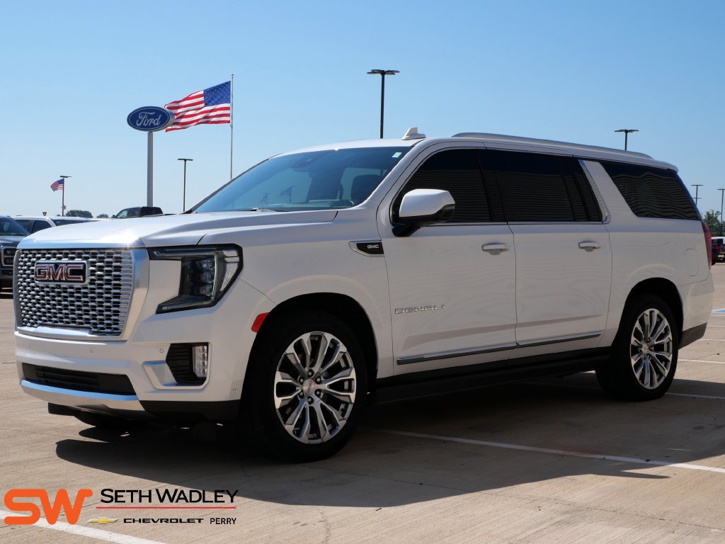 Used 2023 GMC Yukon XL Denali w/ Denali Reserve Package AWD/4WD image 7