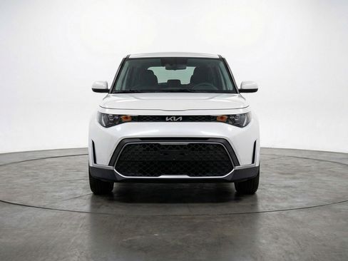 Used 2025 Kia Soul LX w/ LX Technology Package image 2
