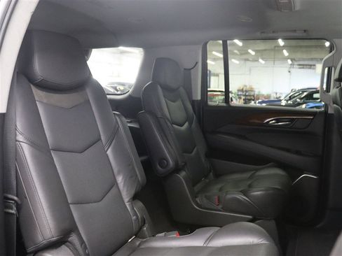 Used 2018 Cadillac Escalade ESV Luxury AWD/4WD image 19