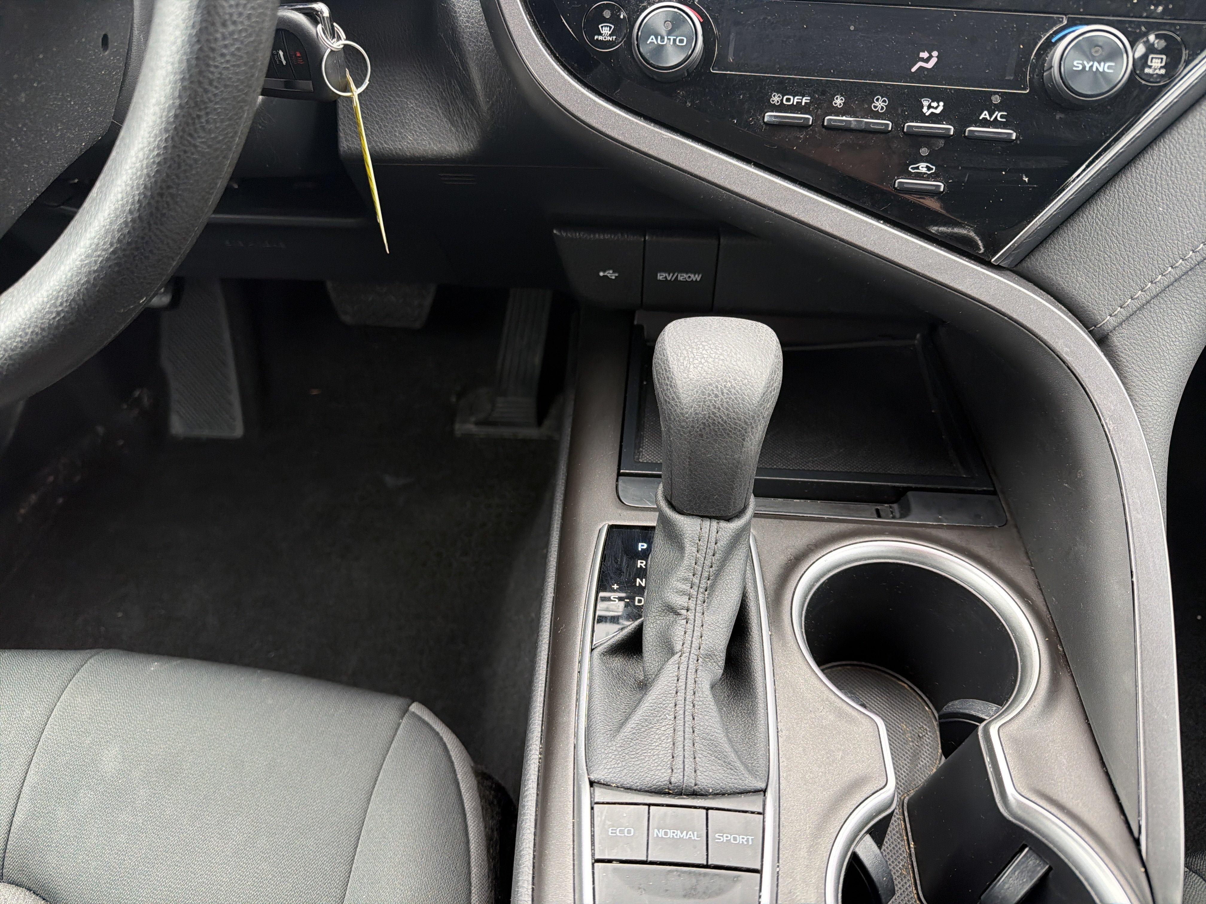 Used 2024 Toyota Camry LE FWD image 19