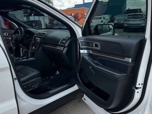 Used 2016 Ford Explorer Limited w/ Equipment Group 301A AWD/4WD image 15