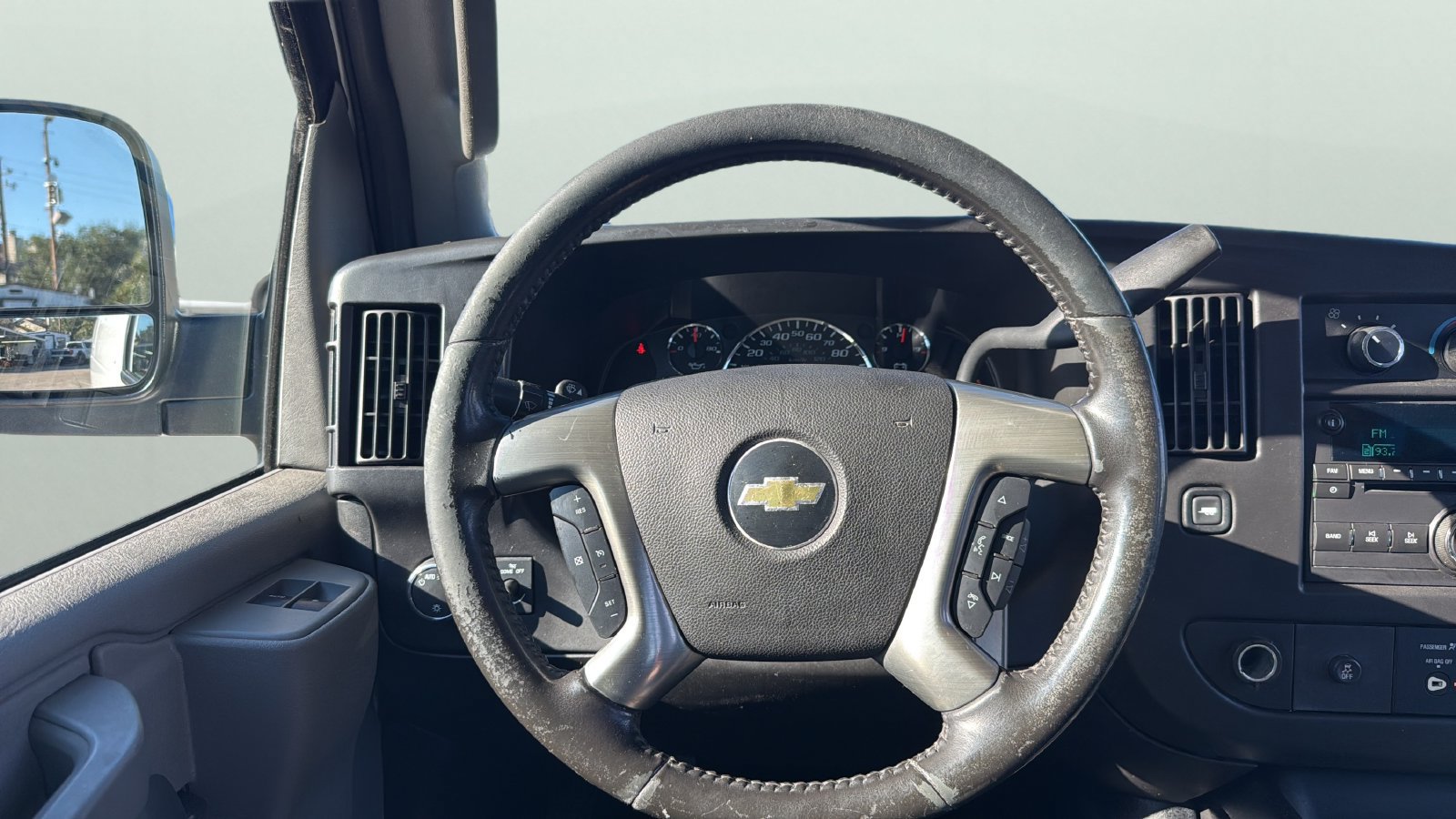 Used 2017 Chevrolet Express 2500 RWD image 9