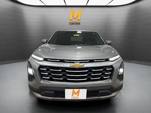 Used 2025 Chevrolet Equinox LT image 2