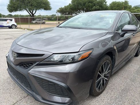 Used 2023 Toyota Camry SE image 1