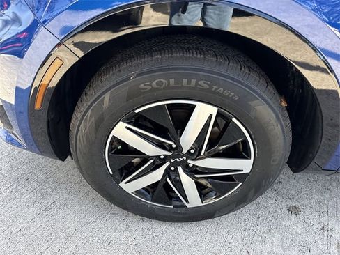 Used 2023 Kia Sorento EX image 10