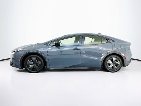 Used 2025 Toyota Prius Plug-In Hybrid image 4