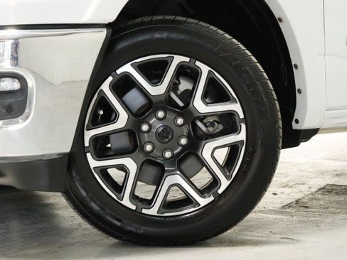 Used 2025 RAM 1500 Laramie AWD/4WD image 3