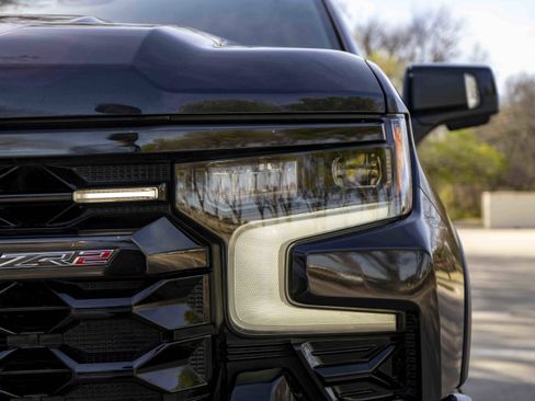 Used 2024 Chevrolet Silverado 1500 ZR2 w/ Technology Package image 11