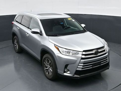 Used 2019 Toyota Highlander XLE AWD/4WD image 30
