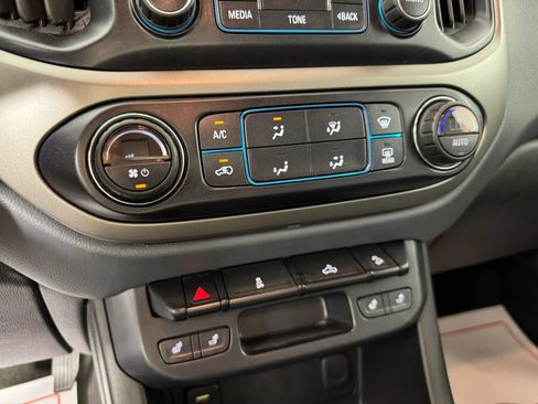 Used 2015 Chevrolet Colorado Z71 AWD/4WD image 18