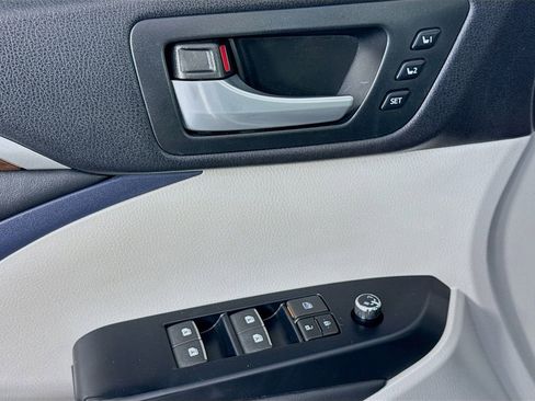Used 2015 Toyota Highlander Limited image 22