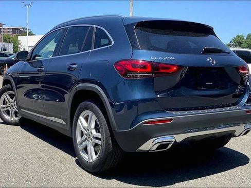 Used 2023 Mercedes-Benz GLA 250 4MATIC w/ Premium Package image 3