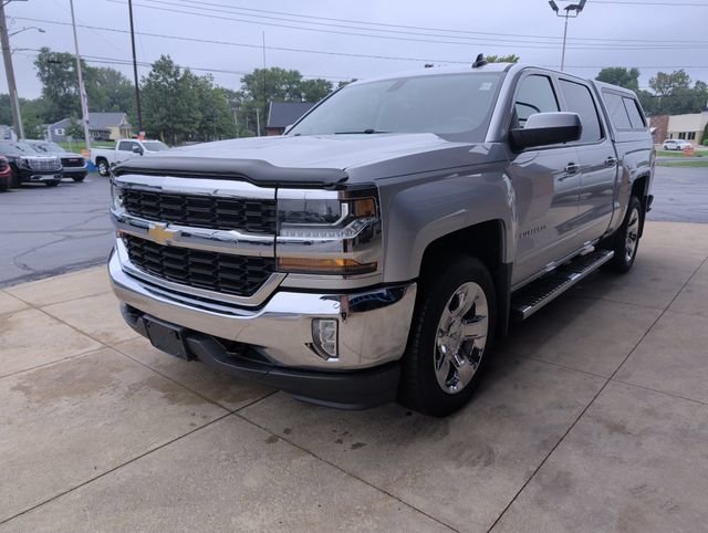Used 2018 Chevrolet Silverado 1500 LT w/ LT Eassist Package AWD/4WD image 4