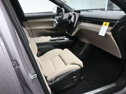 Used 2026 Volvo EX90 Plus RWD image 25