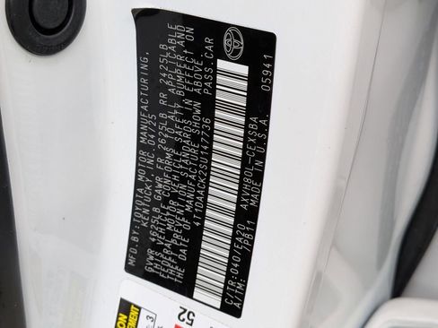 Used 2025 Toyota Camry SE image 34