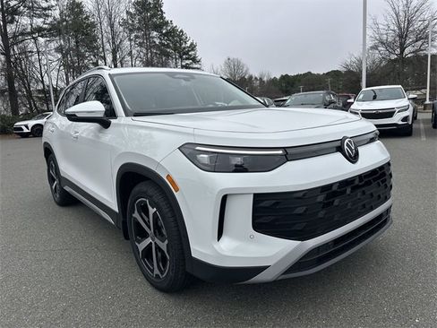 New 2026 Volkswagen Tiguan SE image 7