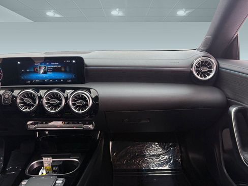 Used 2022 Mercedes-Benz CLA 250 image 27