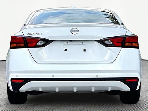 Used 2025 Nissan Altima 2.5 SV FWD image 7