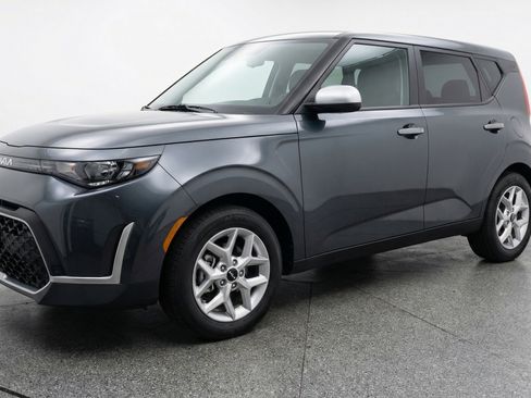 Used 2025 Kia Soul LX w/ LX Technology Package image 2