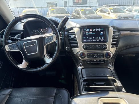 Used 2018 GMC Yukon Denali image 9