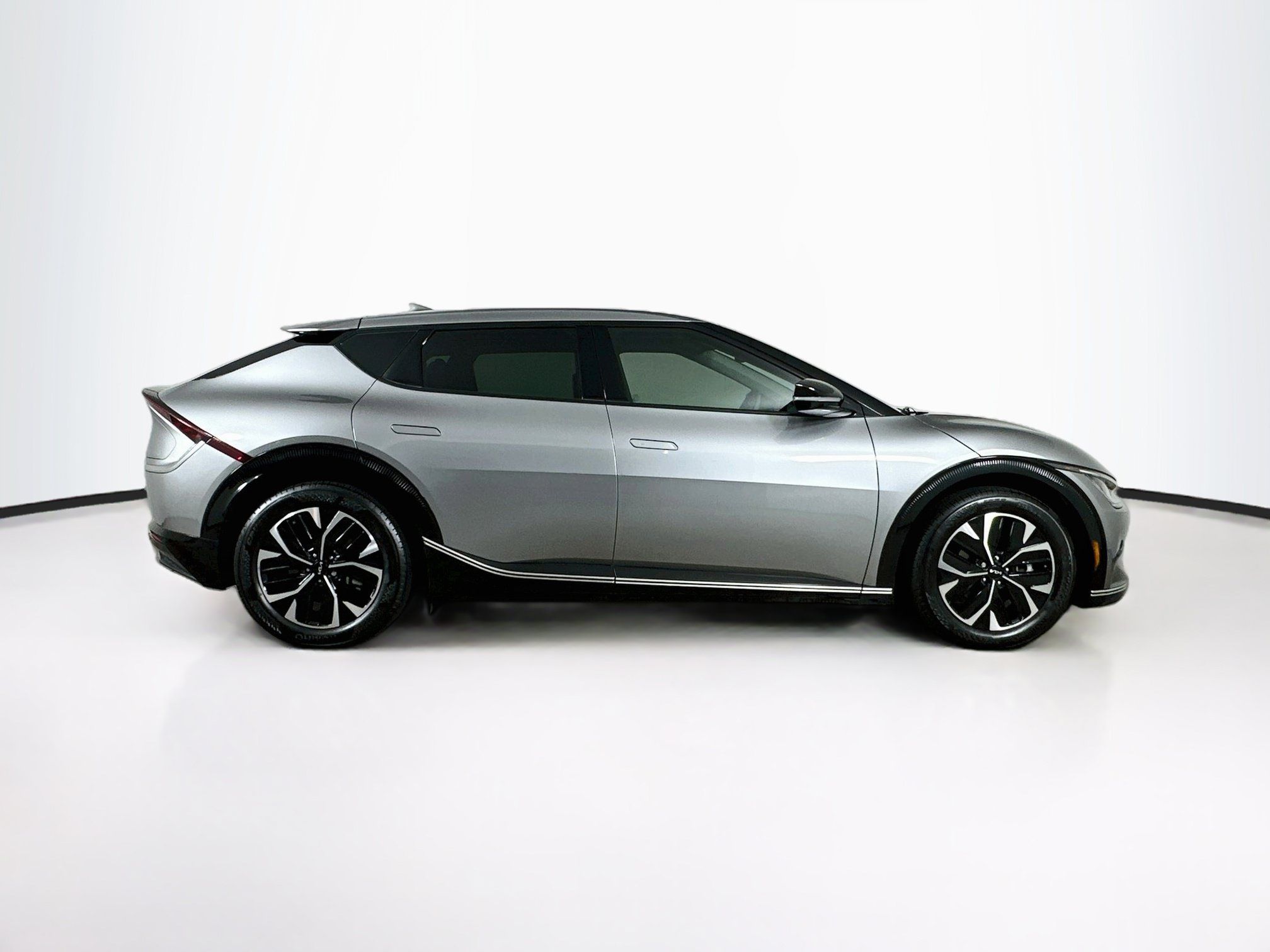 Used 2023 Kia EV6 Wind RWD image 10