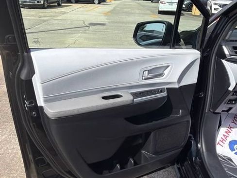 Used 2026 Toyota Sienna XLE FWD image 15