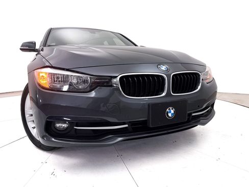 Used 2017 BMW 330i Sedan RWD image 5