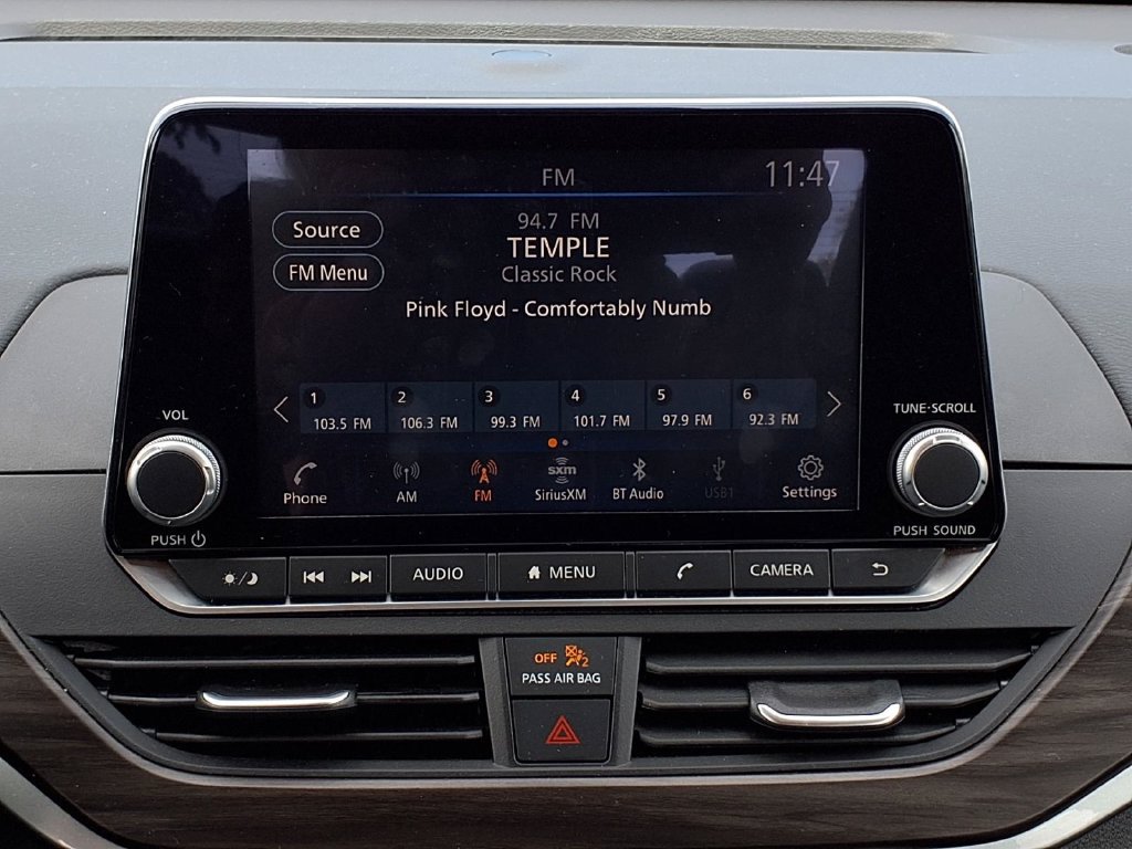 Used 2025 Nissan Altima 2.5 SV FWD image 12