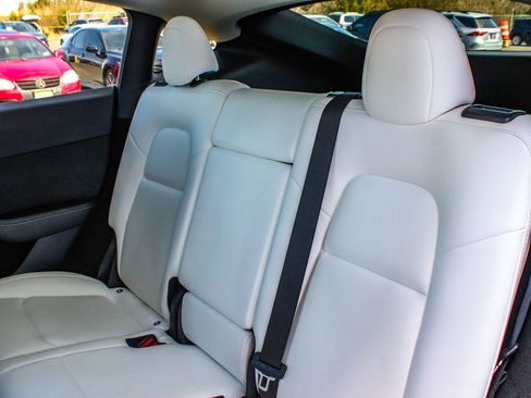 Used 2023 Tesla Model Y Performance image 31