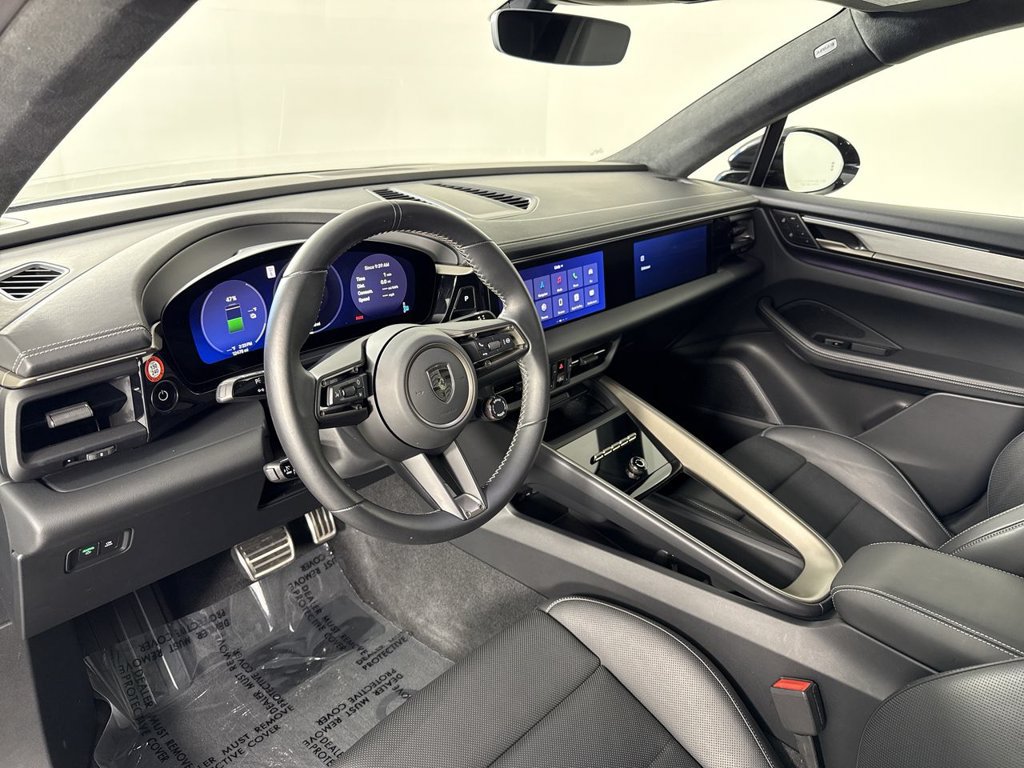 Certified 2025 Porsche Macan Turbo Electric AWD/4WD image 4