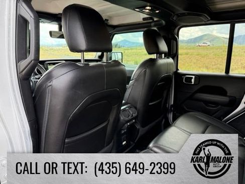 Used 2023 Jeep Wrangler Unlimited Sahara w/ Cold Weather Group AWD/4WD image 30