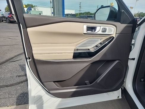 Used 2022 Ford Explorer Platinum w/ Technology Package image 15