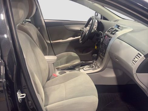 Used 2013 Toyota Corolla LE image 19