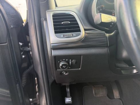 Used 2019 Jeep Grand Cherokee Altitude AWD/4WD image 28