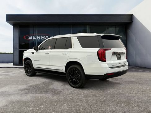 Used 2024 GMC Yukon SLT AWD/4WD image 3