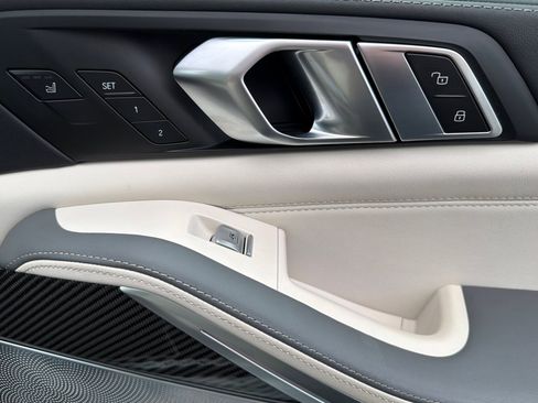 Used 2025 BMW X7 M60i image 23