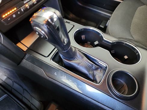 Used 2018 Ford Explorer XLT image 27