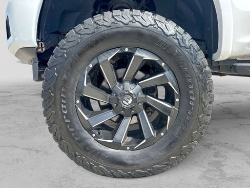 Used 2018 Ford F150 XLT w/ Equipment Group 302A Luxury AWD/4WD image 17