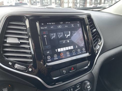 Used 2020 Jeep Cherokee Limited image 31