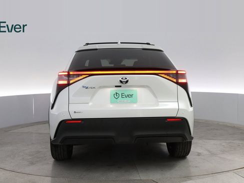 Used 2025 Toyota bZ4X FWD image 13