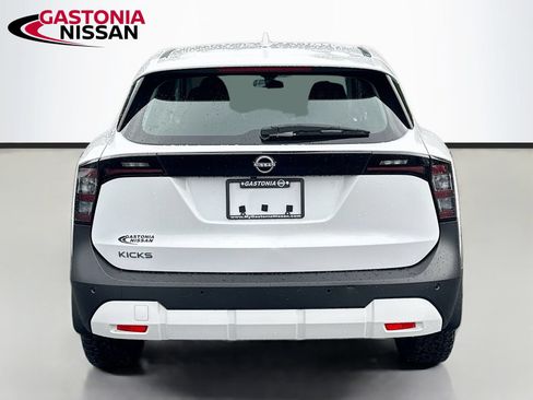 Used 2025 Nissan Kicks S FWD image 7