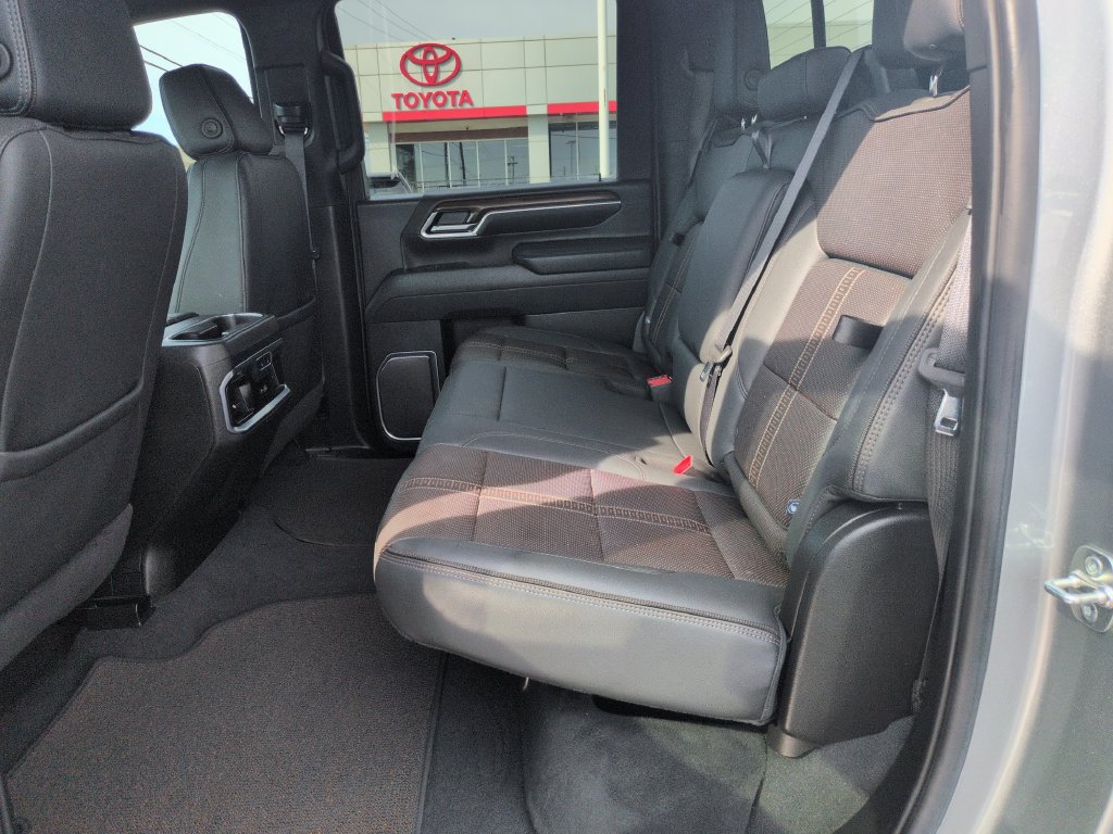 Used 2025 Chevrolet Silverado 2500 High Country w/ Technology Package AWD/4WD image 25